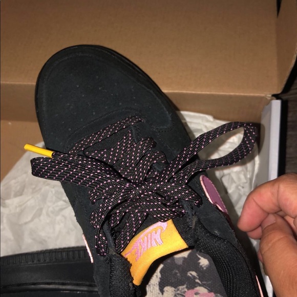 Nikes - Picture 2 of 3